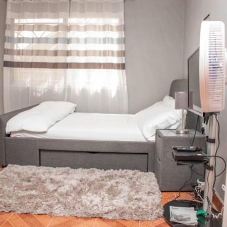 Fully Aircondition 3Bed Villa- A C- Wifi- Hotwater Φρίταουν Εξωτερικό φωτογραφία