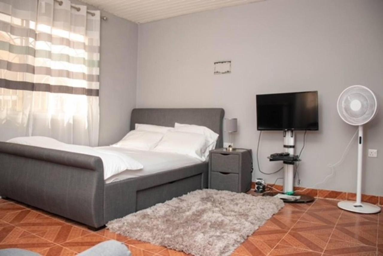 Fully Aircondition 3Bed Villa- A C- Wifi- Hotwater Φρίταουν Εξωτερικό φωτογραφία