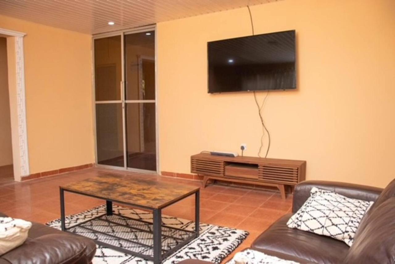 Fully Aircondition 3Bed Villa- A C- Wifi- Hotwater Φρίταουν Εξωτερικό φωτογραφία