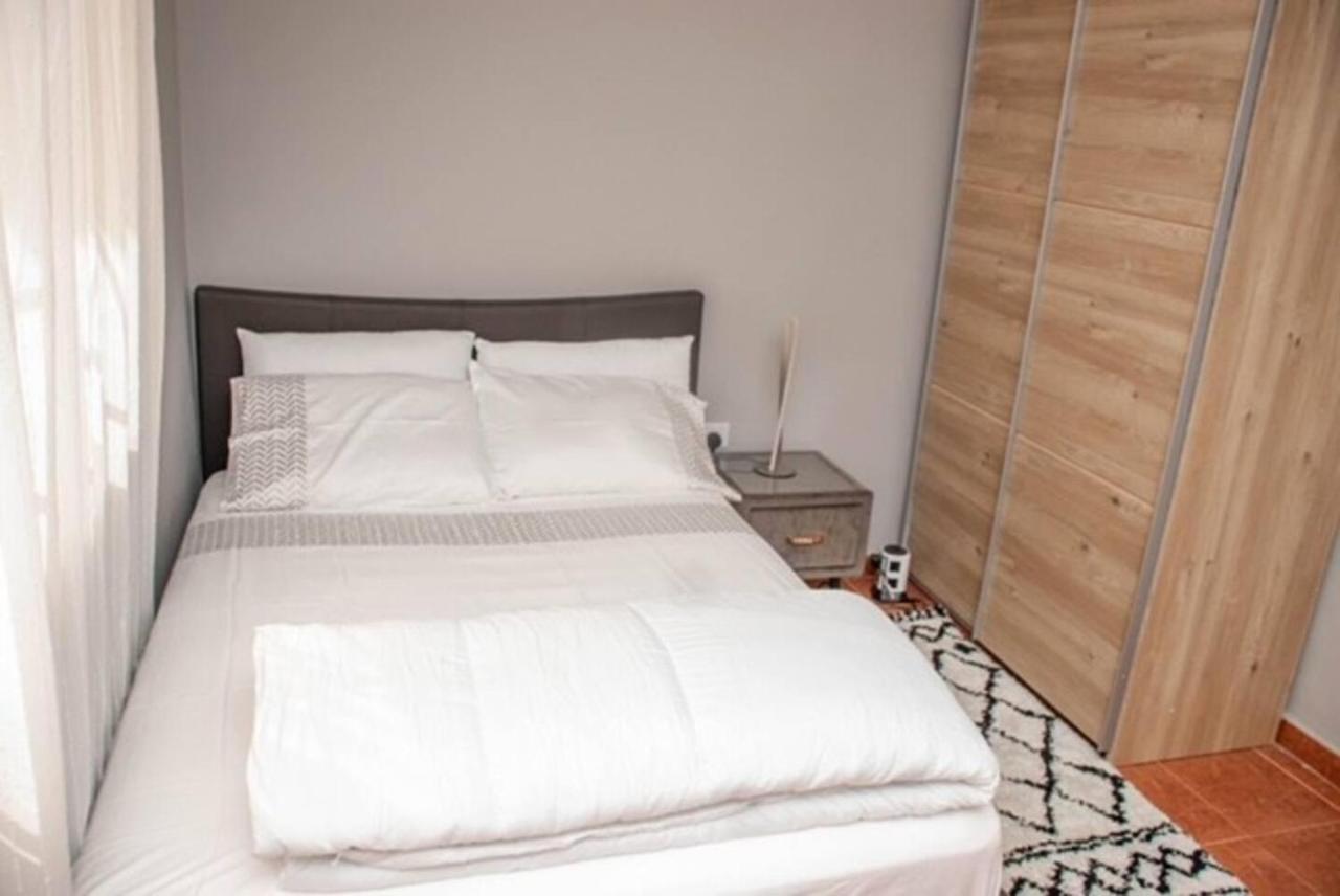Fully Aircondition 3Bed Villa- A C- Wifi- Hotwater Φρίταουν Εξωτερικό φωτογραφία