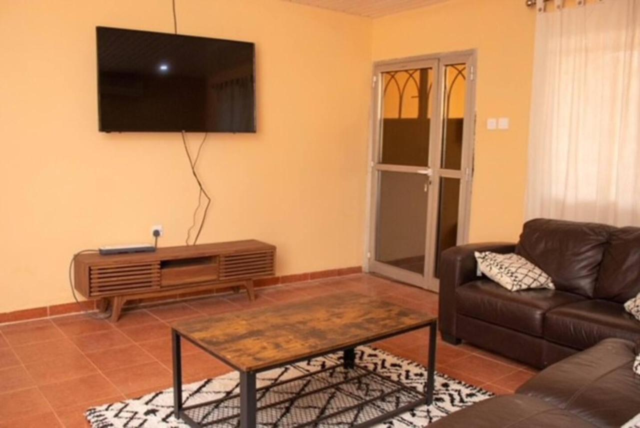 Fully Aircondition 3Bed Villa- A C- Wifi- Hotwater Φρίταουν Εξωτερικό φωτογραφία