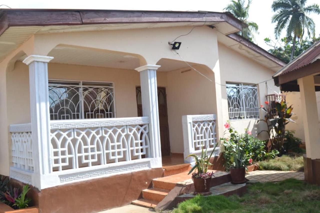 Fully Aircondition 3Bed Villa- A C- Wifi- Hotwater Φρίταουν Εξωτερικό φωτογραφία