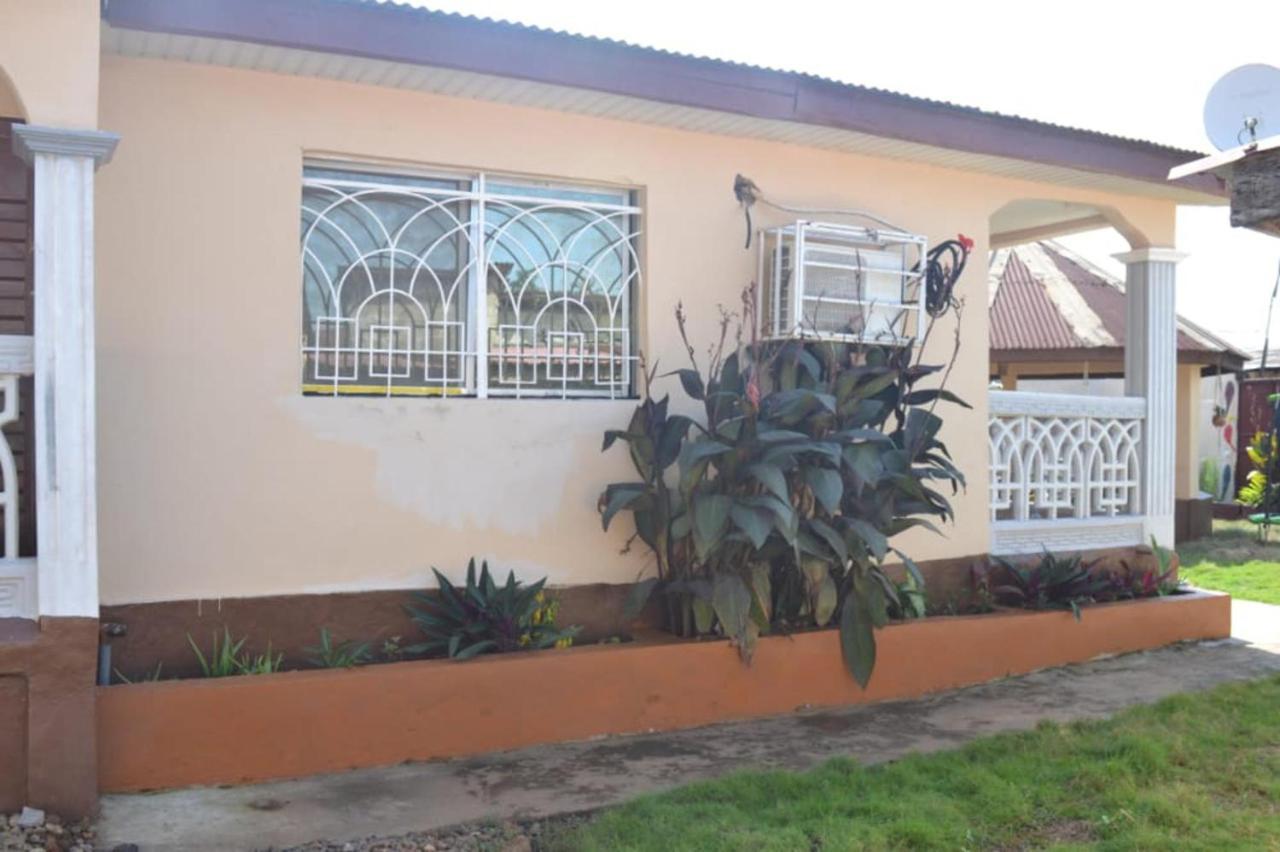 Fully Aircondition 3Bed Villa- A C- Wifi- Hotwater Φρίταουν Εξωτερικό φωτογραφία