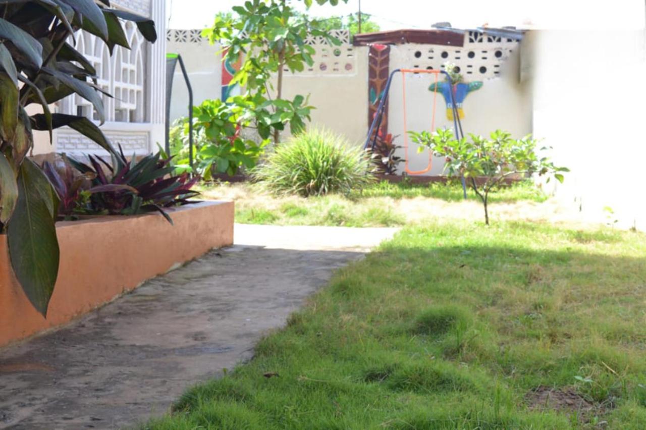 Fully Aircondition 3Bed Villa- A C- Wifi- Hotwater Φρίταουν Εξωτερικό φωτογραφία