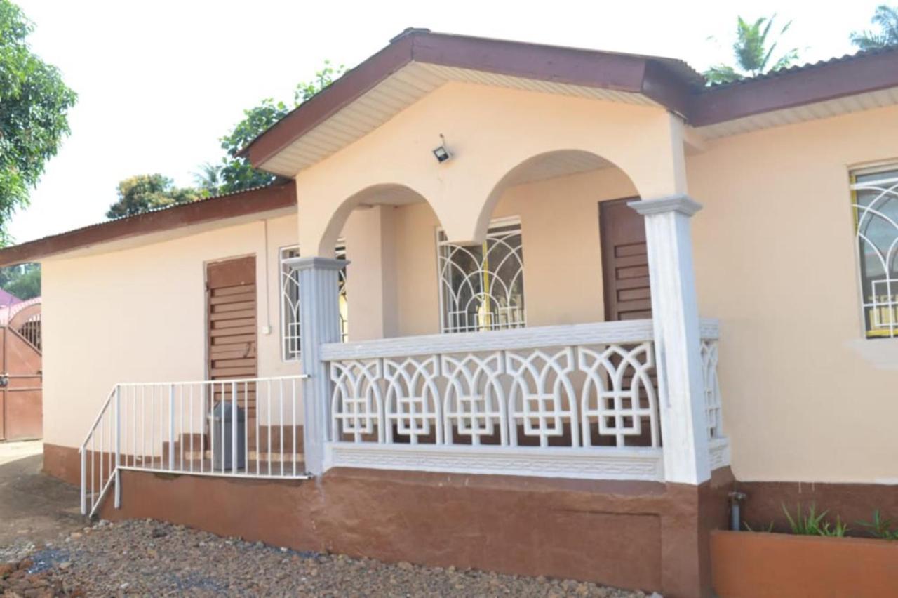 Fully Aircondition 3Bed Villa- A C- Wifi- Hotwater Φρίταουν Εξωτερικό φωτογραφία